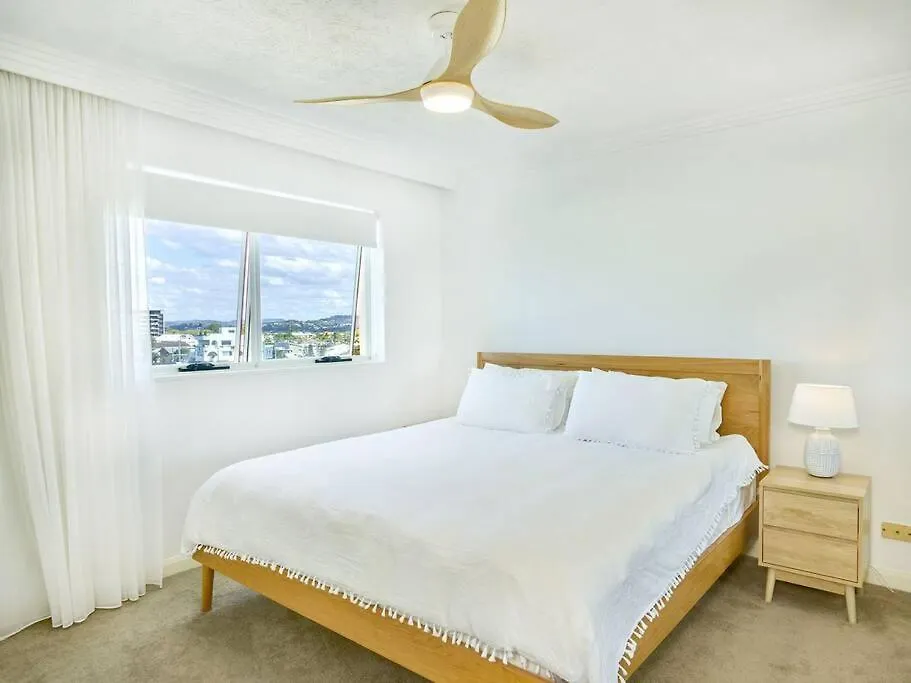 Palm Beach Renovated 1 Bedroom Gold Coast Apartment