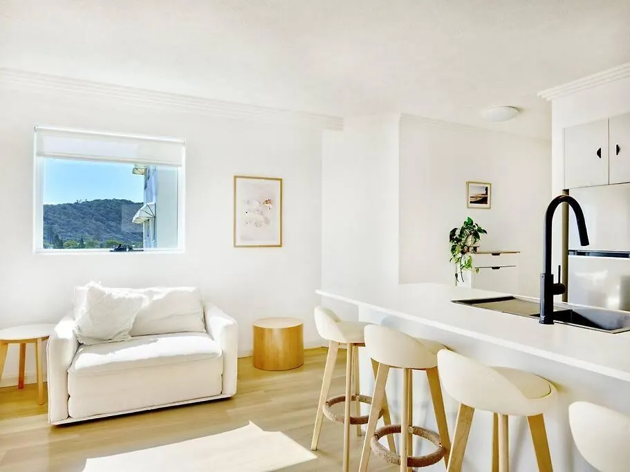 Palm Beach Renovated 1 Bedroom Gold Coast Apartment